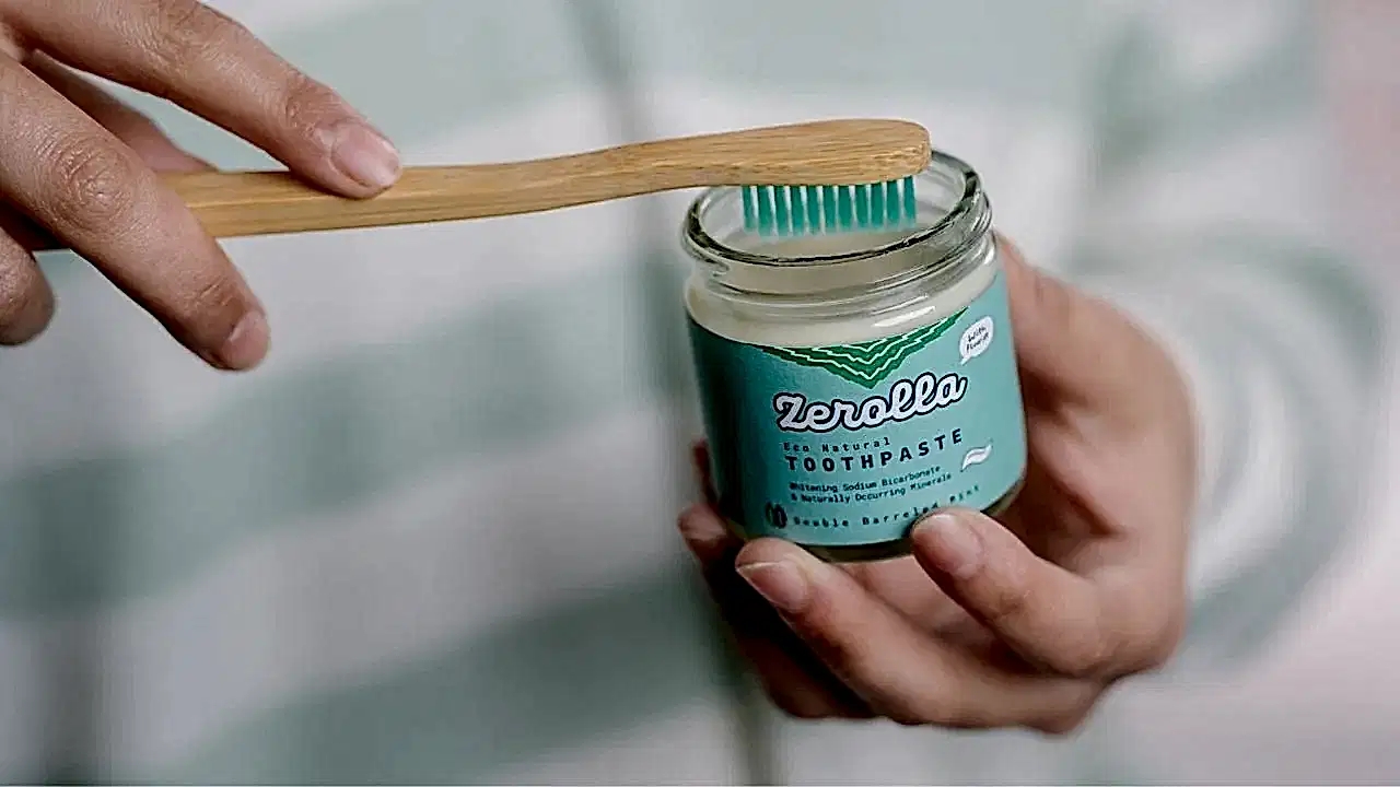 The Complete Guide to Natural Toothpaste: What Actually Works and What to Avoid - Zerolla